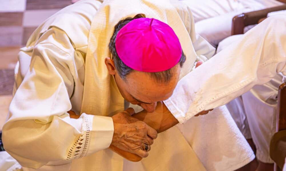 GALERÍA: El mandamiento del amor, obispos de México lavan los pies a los discípulos