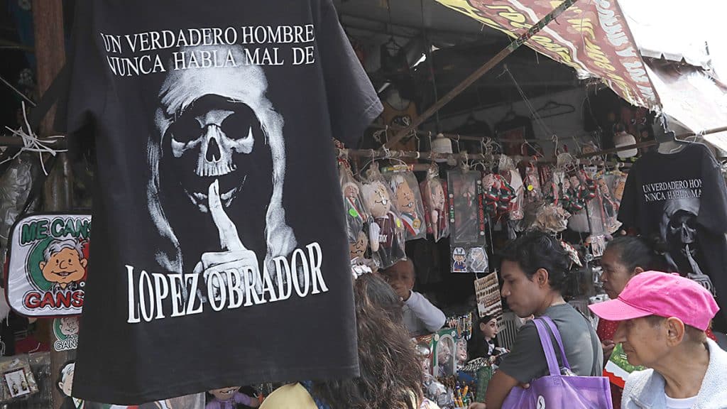 Abrazos -no balazos- a la santa muerte