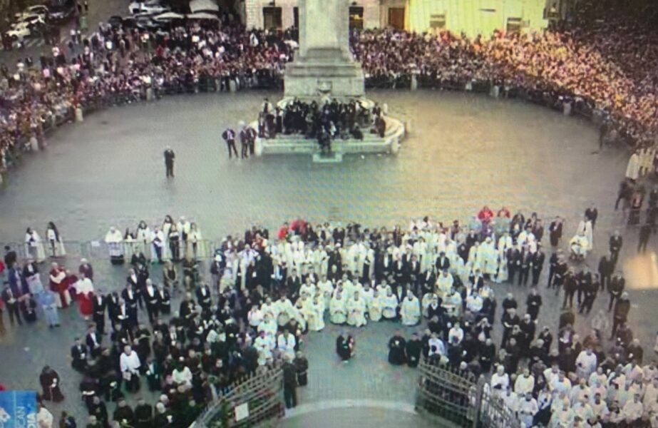 El penoso Corpus romano, carta de seminaristas al Papa Francisco, contraataque fracisquista, el infinito lío Orlandi.