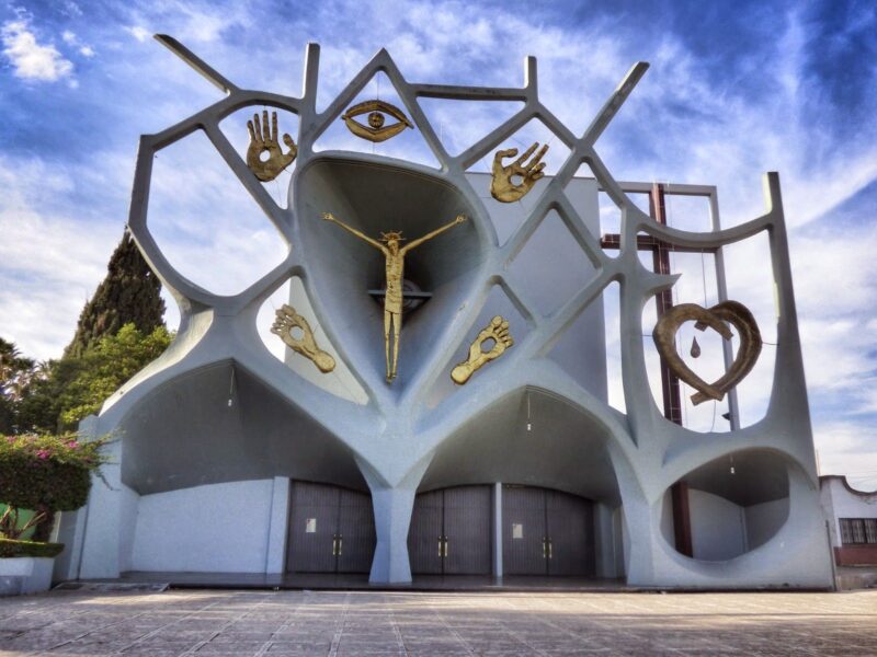 Los «mares y desiertos» del Papa Francisco: ubi Deus ibi migrantes, Ratzinger, Tychonius, los pecados capitales, escuela drag, Cardenal Schuster, Domus Mea Domus Orationis Vocabitur.