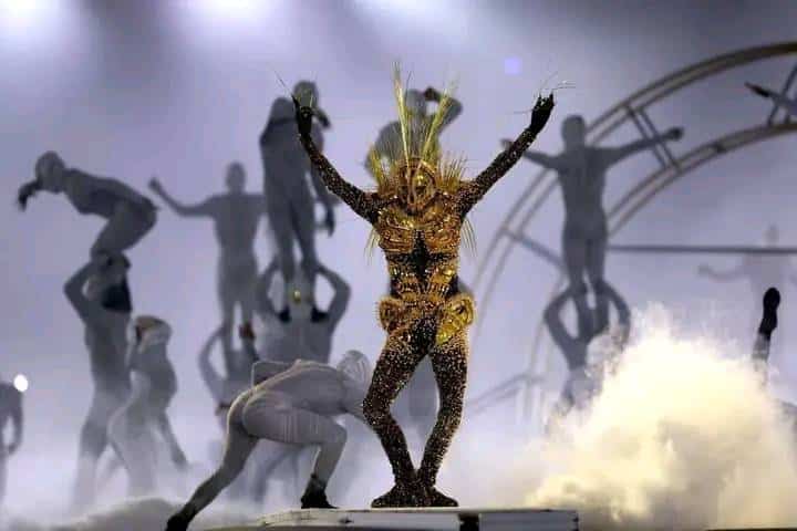 La entronización de Satanás, habitadas y deshabitadas, el pacto educativo, la derecha del Señor, pinturas del Martin SJ, de escribas y fariseos.