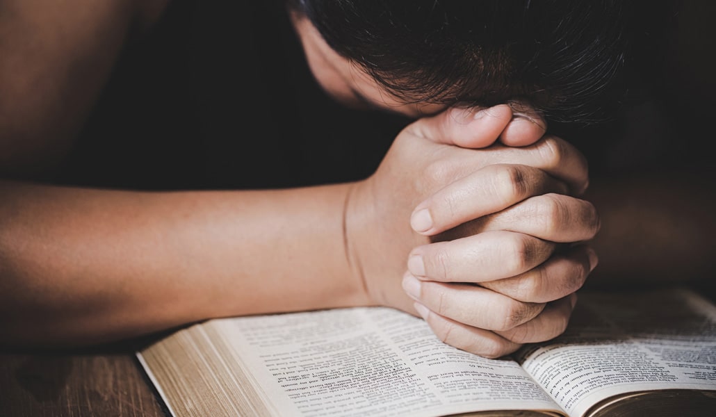 La fe no es asentimiento a conceptos, sino repentino resplandor que nos postra