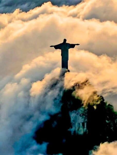 El Papa Francisco y su carta encíclica «Dilexit nos», cardenales arco iris, persecución a la misa tradicional, el Vaticano en quiebra, «non praevalebunt».