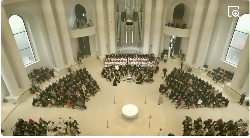 El Papa Francisco en Chino, en la calle pero limpios, pecados contra el Espíritu Santo, cuarenta años de negaciones del Vaticano, la catedral de Berlín, el aborto no existe, la señora del obispo, el masón mexicano.