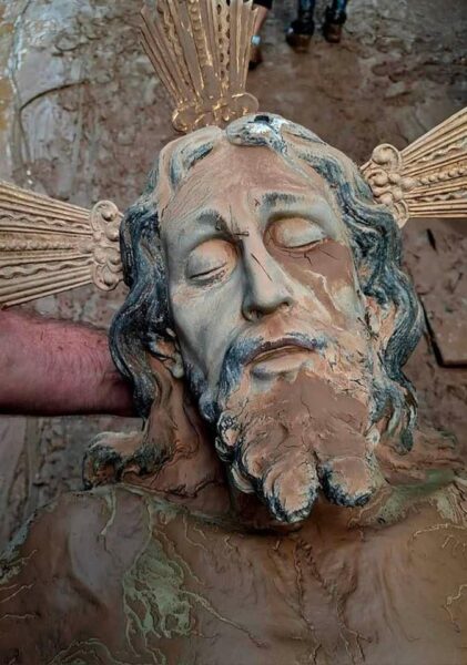 El motín de Paiporta, observaciones al sistema judicial del Papa Francisco, las vocaciones imposibles, la ¿católicas? alemanas contra el Vaticano, Nápoles y San Genaro.