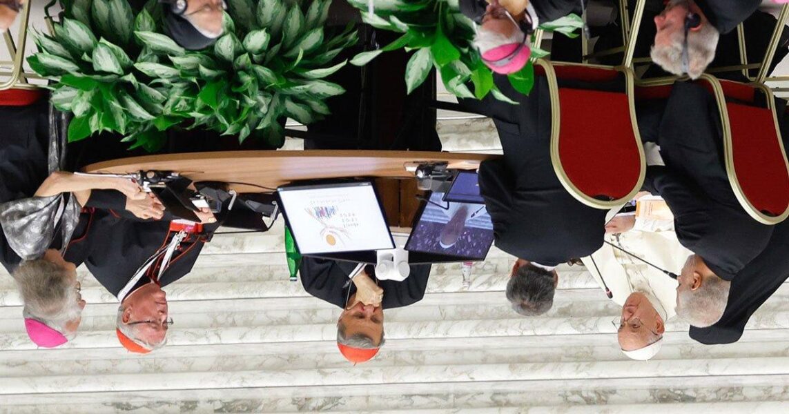 El Papa Francisco a los curas romanos, el vaticano aprueba el rito maya, Parolin y los comunistas chinos, el suicidio de Europa, la mayoría silenciosa, los católicos de Cuba, el sínodo invertido.