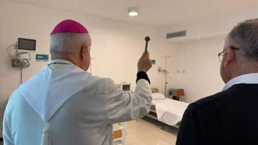 Arzobispo de Monterrey bendice clínica para sacerdotes