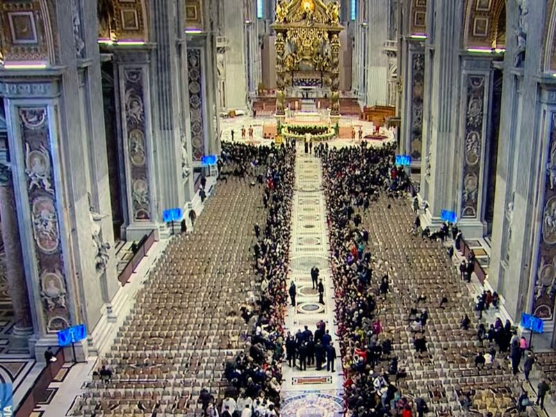 EL bastón del Papa Francisco, la doble vida en los religiosos, Future World Chan Forum, la corte de Santa Marta, jornada de los niños en el Vaticano, las lágrimas de la Madonna, los insultos a la inteligencia.