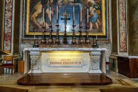 San Juan Pablo II llena San Pedro, sin noticias del Papa Francisco, «El proceso Becciu», el macarrista Farrell, la Misa de los siglos, Bergoglio y Wojtyla.