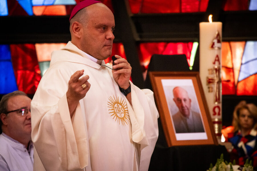 Obispo auxiliar de México pide disculpas a jesuitas