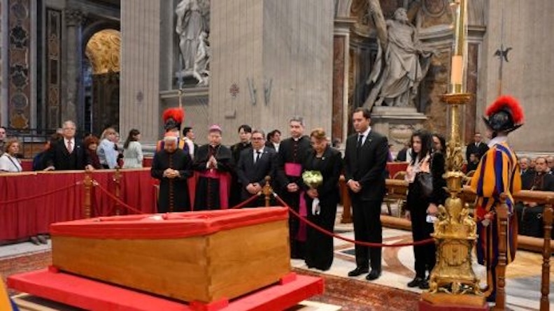 Las muertes litúrgicas de los Papas