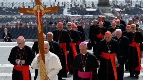 Jubileo de la Santa Sede: León XIV quiere santos, Rupnik desaparece el Vaticano, «León de Perú»,  el terrorismo islámico, éxito de Chartres, Ghirlanda y su Praedicate Evangelium, un mes sin sobresaltos.