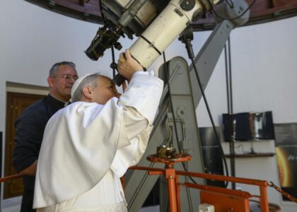 Pablo y León en la Luna