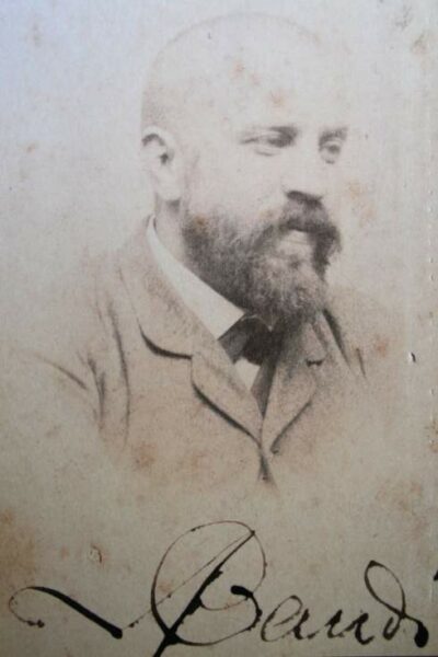 ¿La sinodalidad ecuménica de San Pablo?, León XIV usa el ‘rationale’, Gaudí en el National Geographic, audiencia a la Rota Romana, ¿el viaje a España aplazado ‘sine die’?, las ‘cajas refugio’ para bebés, Buruaga fallecido, el Vaticano y los católicos de Groenlandia. 