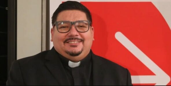 Centro Católico Multimedial condena el desplazamiento del padre Filiberto Velázquez en medio de amenazas del crimen organizado