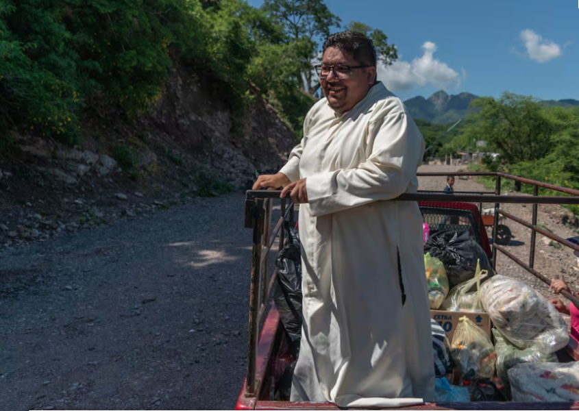 Padre Filiberto Velázquez se va de Guerrero, crimen organizado amenaza su labor pastoral