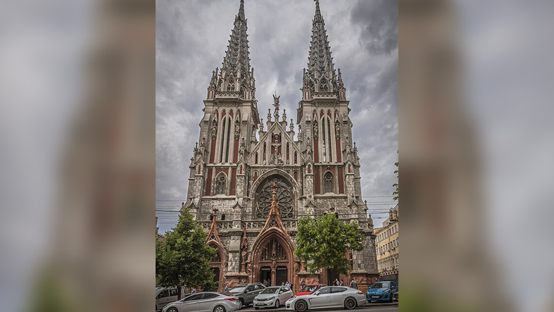 El León XIV con los familiares de Crans-Montana, Schneider y el anti motu proprio, los agustinos de moda, el Papa retoma las buenas costumbres, el Convivium de Madrid, ¿Y cúba?, ¿Y Nicaragua?, entre el decir y el hacer, el timo de PriestChat, la catedral de Kiev.