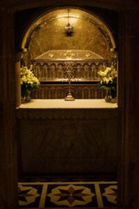 León XIV: ¿Católicos y anglicanos ya somos uno?, Iglesia greco-católica ucraniana, el Tucho se cabrea, el descarrilamiento de la religión sinodal, ¿El camino sinodal Alemán está concluido?, católicos hispanos de Nueva York,  el mezquino gobierno de España, herejes en la tumba del apóstol, la Misa del Vaticano II, oscuridad de Zuppi, Santo Tomás.