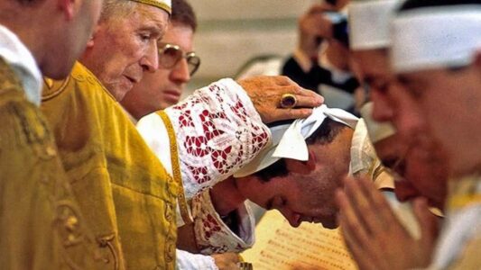 La lluvia y los periodistas, Varden predica en Vaticano, visita a Perú, el Papa León y Rupnik, el Tucho y los lefebrianos, ser católico hoy, eutanasia obligatoria en Suiza, Epstein y las caridades católicas, la herejía sinodal, la muerte del mundo progre. 