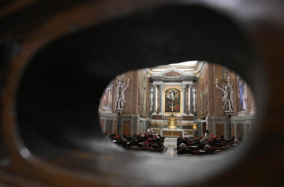 León XIV: los ejercicios y  el viaje a Argelia, el juicio final, ¿Apaciguar a la Fraternidad?, ¿El paréntesis del Papa Francisco?, titulares que pasan a auxiliares, los ultras españoles, Robert Sarah y el cisma, Zuppi y el vino, Lorefice a Mediterránea, los alumnos de Notre Dame, los niños mueren en París.