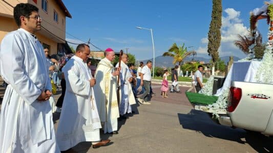 En Aguililla, paz y la esperanza vencen a la violencia: El Obispo camina con el Pueblo Santo de Dios