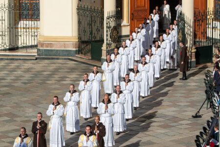 El Papa León en África, Trump estalla contra el Papa,»No tengo miedo, no voy a discutir con él», las primeras reacciones, el Tucho y el Papa Francisco, ¿votará en Perú? , «ajustarse a la verdad», la felicidad de los Heraldos.