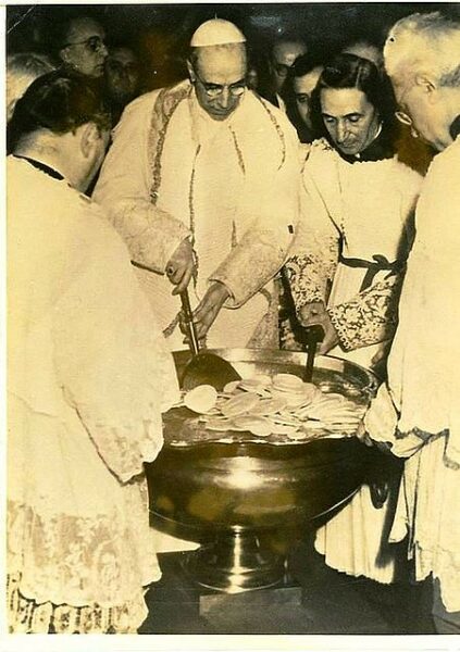 León XIV y Estados Unidos: ¿Solo un lamentable malentendido?, Burke y el ‘conflicto’, Koch y el ecumenismo, el nuncio en Alemania, la extinción de los religiosos, obispos que se ríen de los fieles,  abusos en México, las caridades católicas se islamizan, ¿carismáticos y católicos?,  el obispo y el abortorio, Teherán sin obispo, los «Agnus Dei» pascuales.