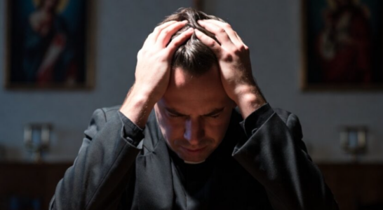 Editorial Centro Católico Multimedial. «Orar por los sacerdotes»