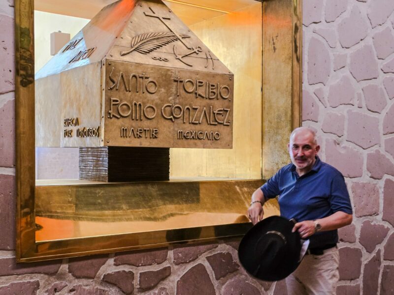 Ante el mártir. Agradecimiento