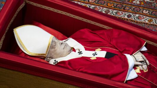 El Papa León y la brujería, las estafas de los ricos, el enfermero del Papa Francisco, recuerdos de un pontificado: Reina, Kasper, Ronald Hicks, Scorsese en Vaticano, la ‘misa techno’, ¿el peor Papa del último milenio?, ¿canonizar a Francisco?