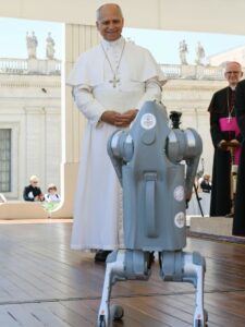 Respetar las normas litúrgicas, el perro robot en San Pedro, entre León XIII y León XIV, el desastre sinodal, la marca del catolicismo, ¿Viola, sucesor de Roche?, abusos femeninos, el juicio del siglo en el Vaticano, evangelizar a los musulmanes, el obispo en patinete, Milán sin Corpus, el arte de desaparecer.