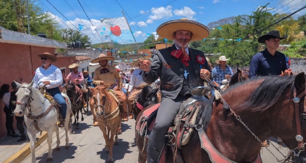 A la usanza charra, obispo festeja al Inmaculado Corazón de María
