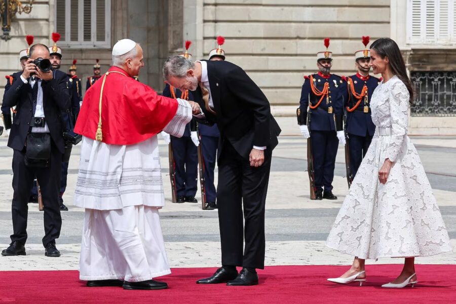 León XIV en España, los despistados medios del Vaticano, en vísperas del Corpus y con católicos alemanes, ¿Misa sin sacerdote?, lex aedificandi – lex credendi, seguimos con Guadalupe, los niños profetas, «Transiturus de hoc mundo».