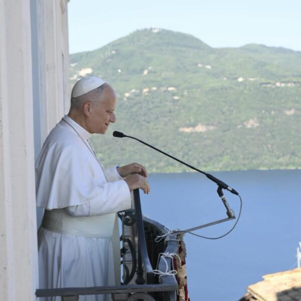 León XIV en Castelgandolfo, el Papa de Estados Unidos, a vueltas con la excomunión, la necesaria reconciliación, el diablo entre nosotros, oferta de trabajo en la Santa Sede, los peregrinos eucarísticos, ¡nos leen dentro del Vaticano!