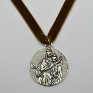 ¿Qué Virgen prefiere usted? ¿La del Carmen?