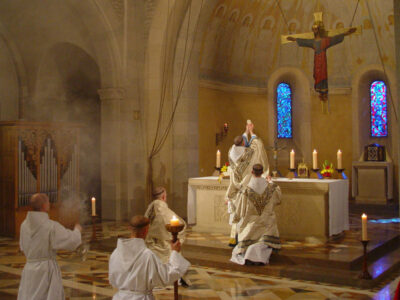 El ángelus en Castelgandolfo, León XIV en Covadonga, «Catástrofe y Maravilla», el obispo de Eichstätt, complicidades Made in USA, ¿Guadalupe resuelto?, las universidades ¿católicas’, los Valdeses, los falsos curas timadores, unos cierran y otros abren.