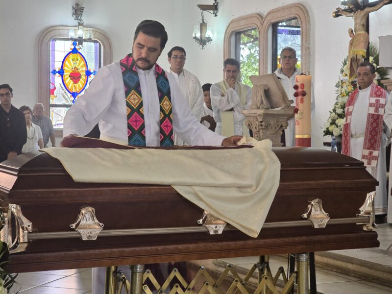 Signos sacerdotales. El suave yugo de Cristo.