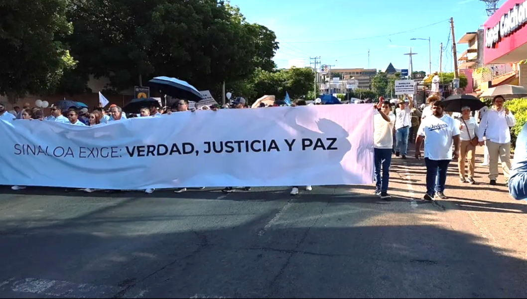 Miles piden por la paz en Sinaloa; obispo camina y ruega por el fin de la violencia
