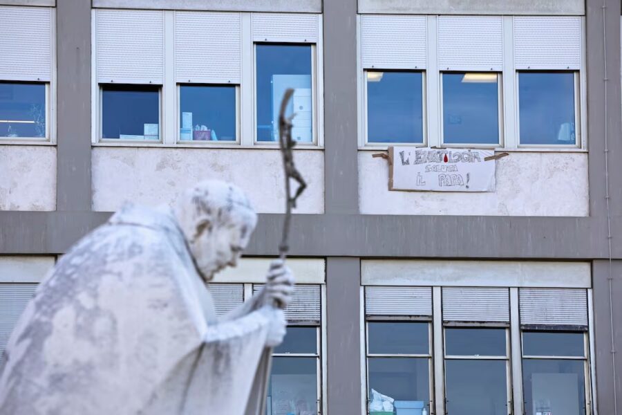 The letter that Parolin has never seen, midday mass on the tenth floor, officers without anyone publishing them, phase is not stadium, the Fundamental Law says nothing about the Sovereign and seven hundred days without a new cardinal.