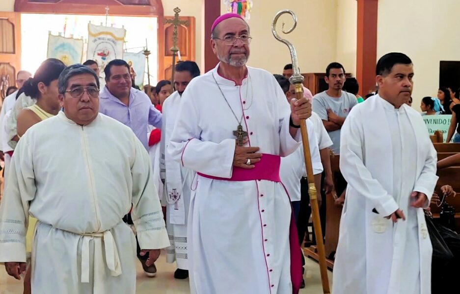 Llaman a oración tras hospitalización de obispo emérito de Puerto Escondido, México